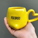 Caneca 3D Psicopato 300ml em Cerâmica Presente Criativo Colecionável Enfeite Amarelo e Branco