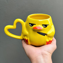Caneca 3D Psicopato 300ml em Cerâmica Presente Criativo Colecionável Enfeite Amarelo e Branco