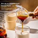 Mini Copo Medidor com Bico Duplo – Café, Leite e Chá | Praticidade e Elegância