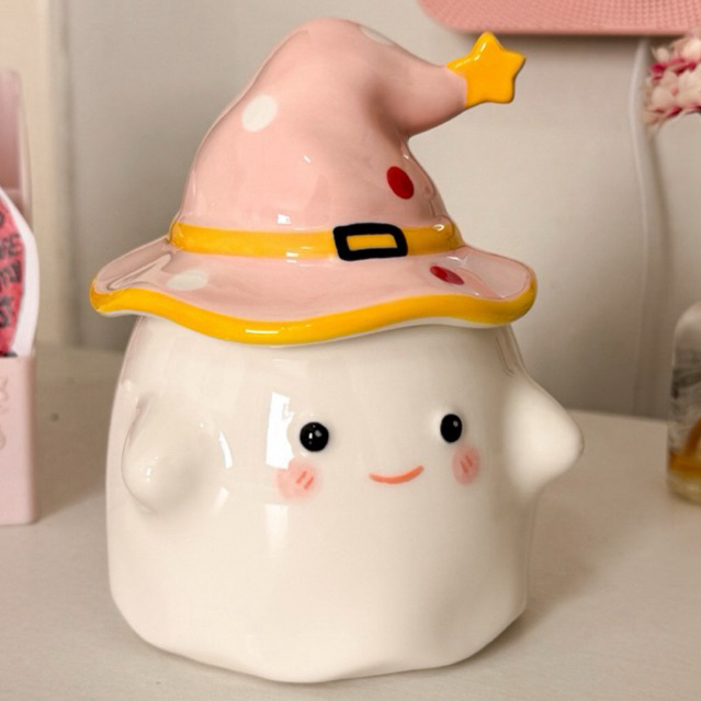 Caneca Fantasminha de Cerâmica com Chapéu de Bruxa